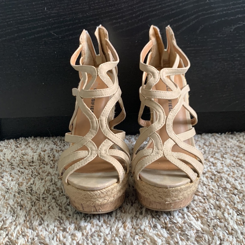 Cityclassified - Beige Wedges